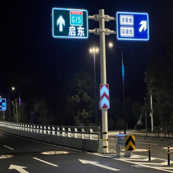 主动发光交通标志—半透式背光型