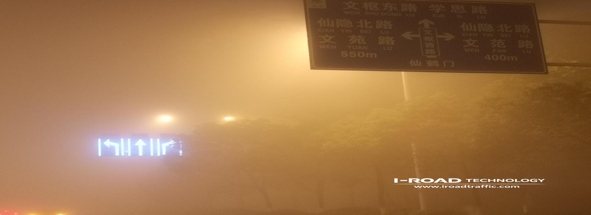 主动发光交通标志—半透式背光型